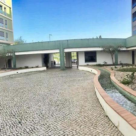 With Private Terrace & Car Garage Lissabon