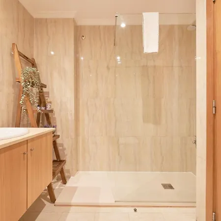 With Private Terrace & Car Garage Apartment *